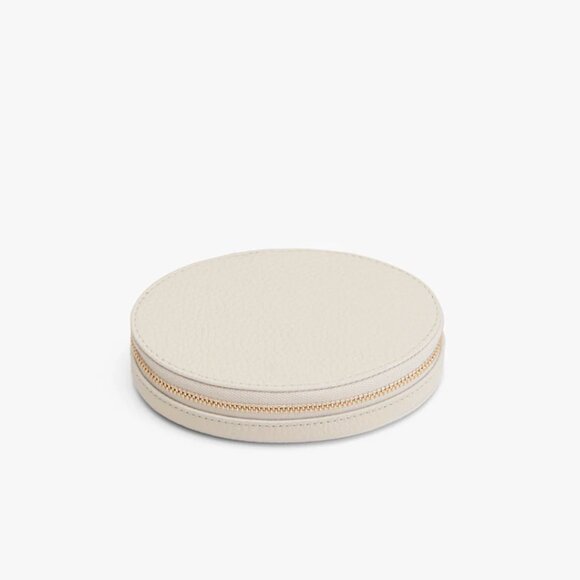 Cuyana Handbags - NWOT Cuyana Travel Jewelry Case in Ecru Pebbled Leather